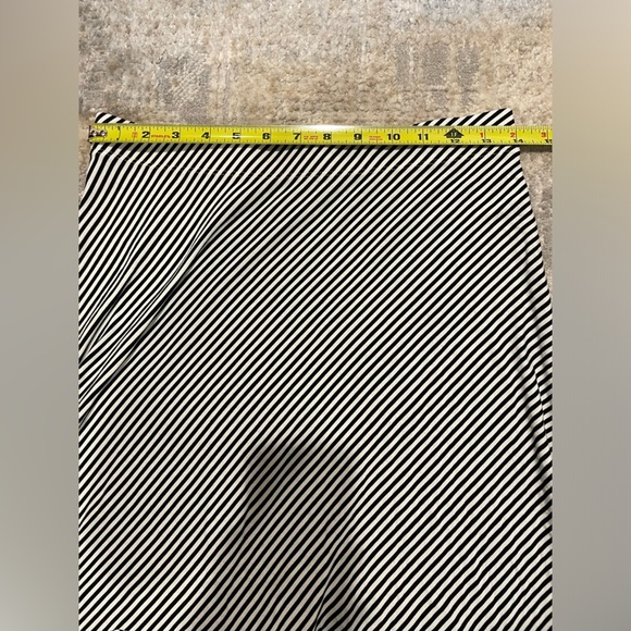 Chico’s Black & White Soft Knit Pull On Stretch Maxi Skirt Size 0 MSRP $89 EUC - Picture 6 of 8